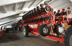 Як фермери готуються до зимівлі техніки